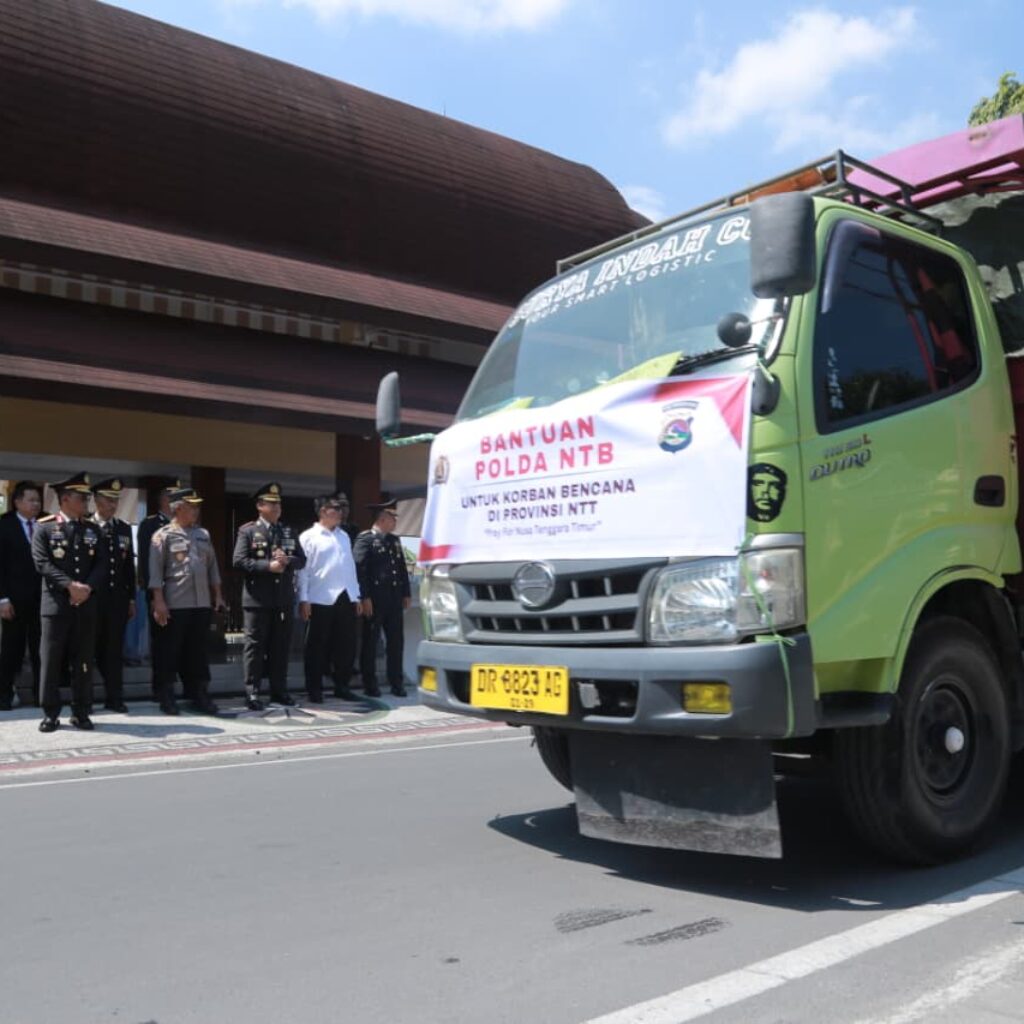 Kapolda NTB Kirim 8 Truk Bantuan dan Tim Trauma Healing untuk Korban Gempa NTT
