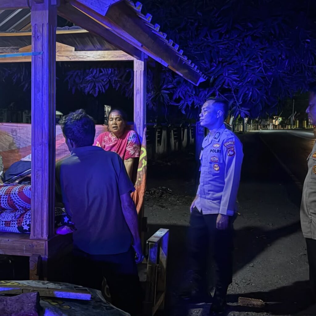 Polsek Labuhan Badas Intensifkan Patroli Blue Light Malam Hari Guna Cegah Tindak Pidana 3C