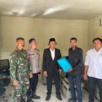 Bhabinkamtibmas Kawal Pendaftaran Bakal Calon Kades Lamunga, Situasi Aman dan Kondusif
