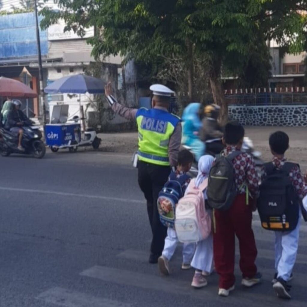 Sat Lantas Polres Bima Kota Gelar Pengaturan Pagi, Berikan Pelayanan dan Rasa Aman kepada Masyarakat