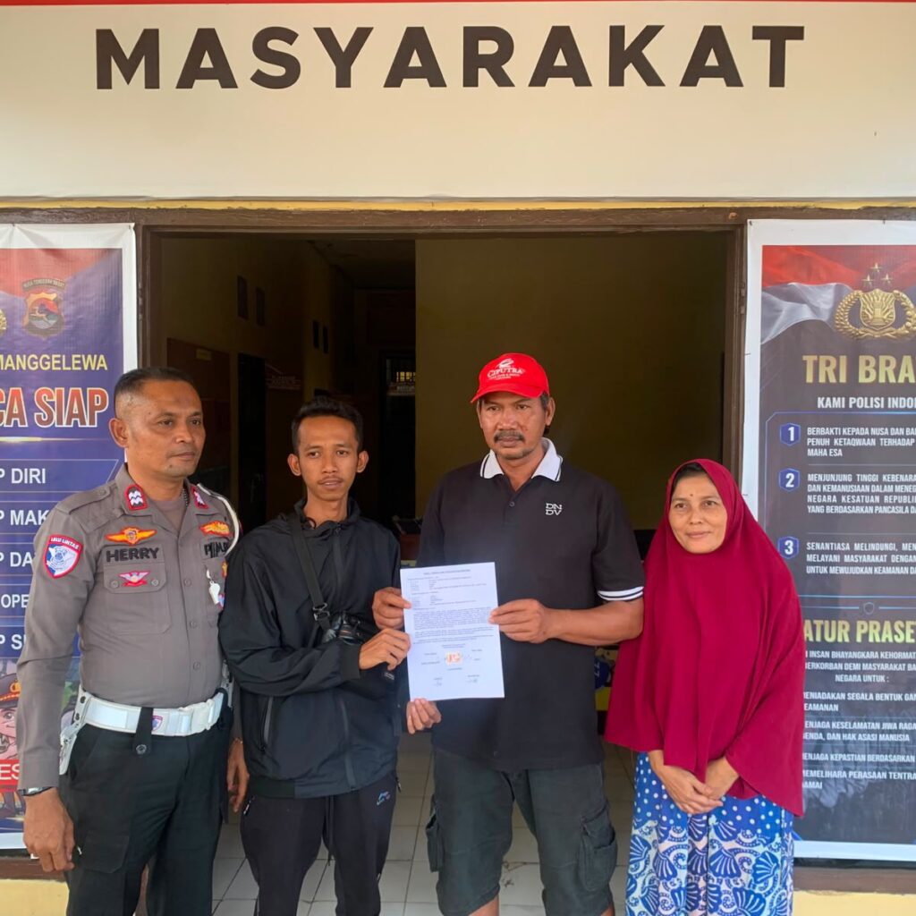 Ambulance Relawan Tabrak Warung dan Sepeda Motor di Manggelewa, Polisi Fasilitasi Penyelesaian Secara Kekeluargaan