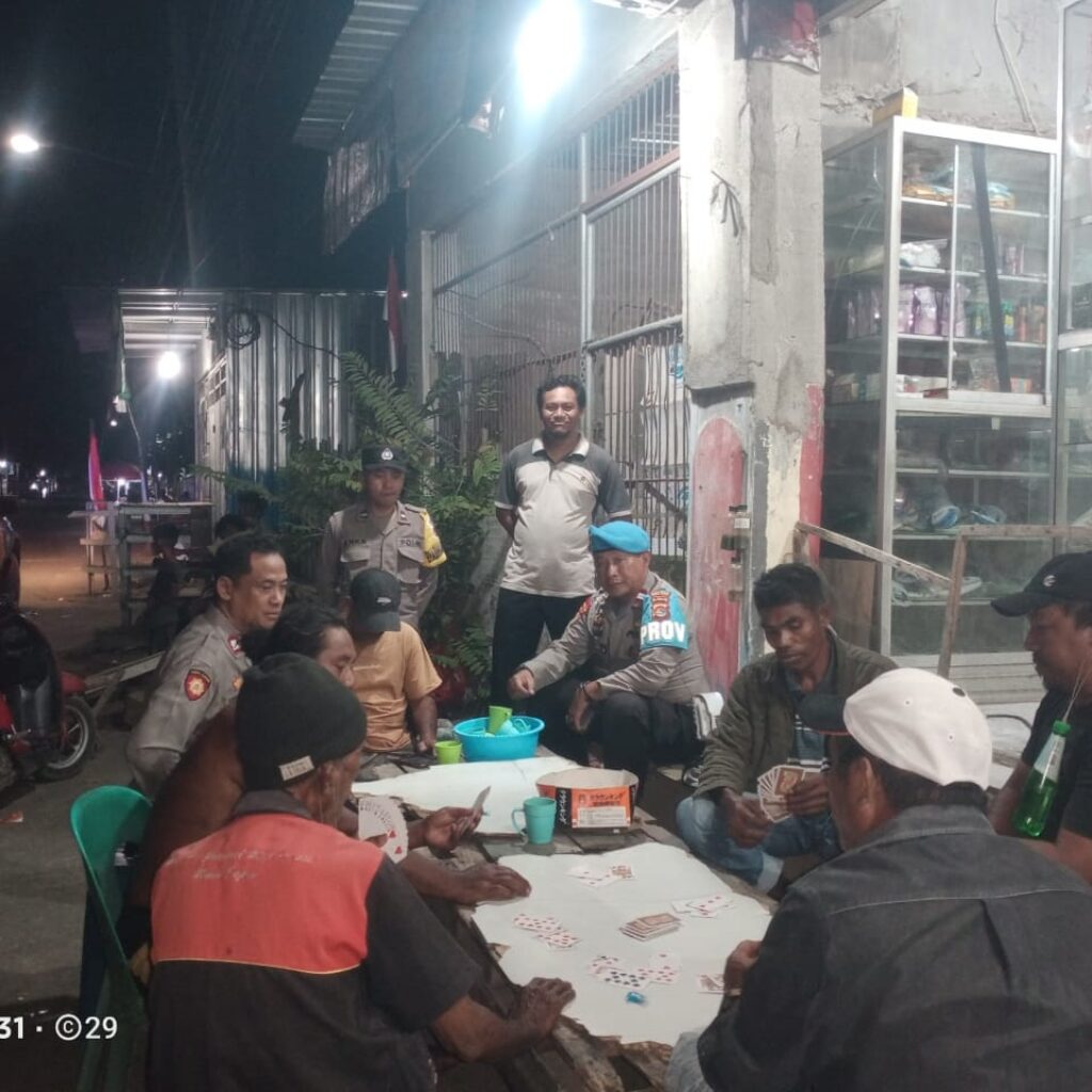 Jaga Keamanan Malam Hari, Polsek Asakota Sambangi Warga dan Para Pemuda