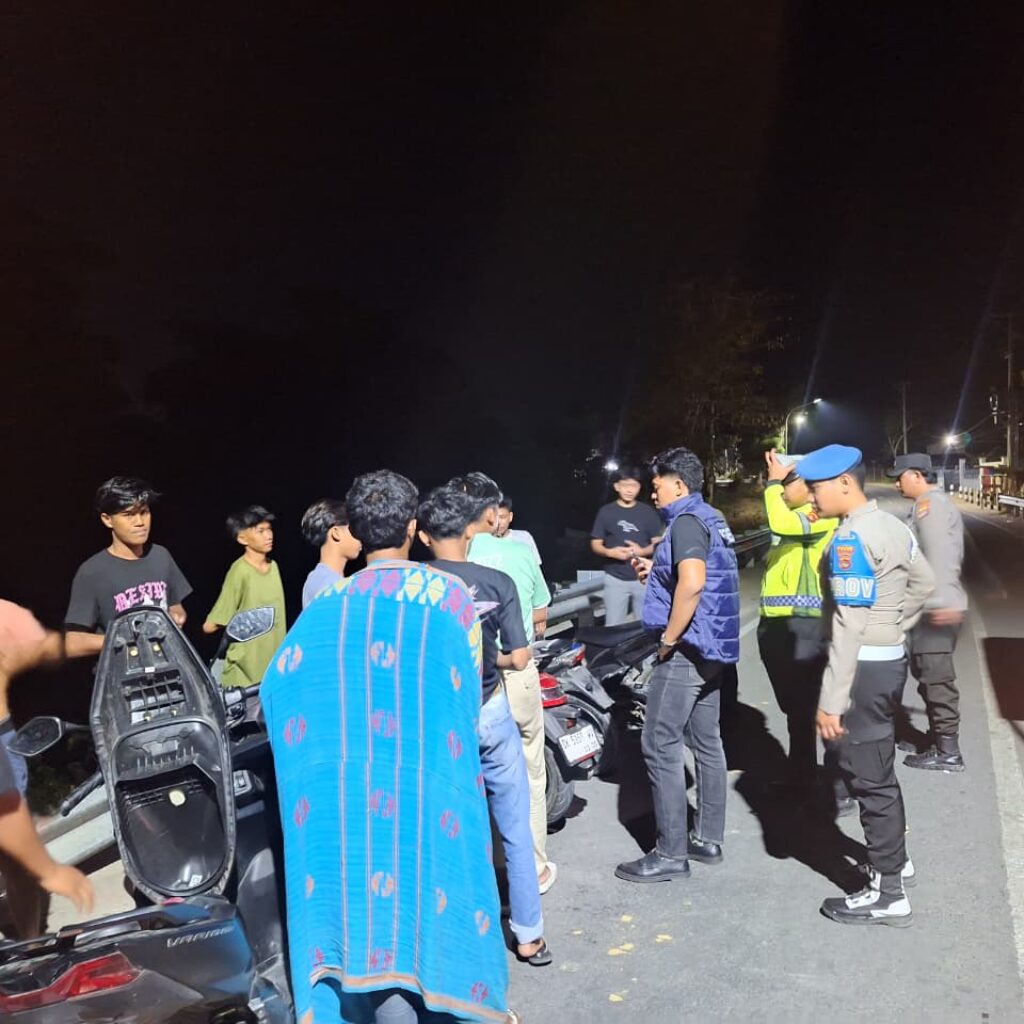 Patroli Rinjani Presisi Polres Dompu Sasar Remaja yang Nongkrong hingga Larut Malam
