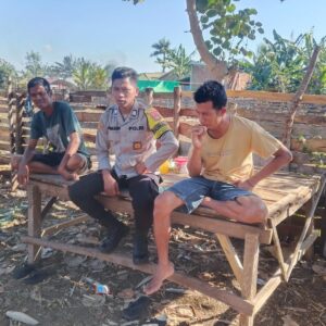 Bhabinkamtibmas Desa Nanga Tumpu Ajak Warga Hindari Main Hakim Sendiri