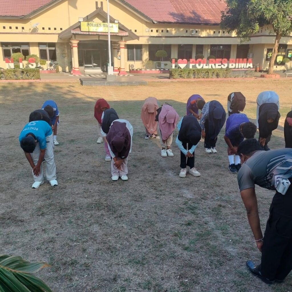 Sambut HUT Lalulintas Bhayangkara Ke-71, Satlantas Polres Bima Kabupaten Latih PBB Polisi Cilik