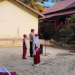Kanit Binmas Polsek Wawo Jadi Pembina Upacara di SDN Kawae, Berikan Edukasi kepada Siswa