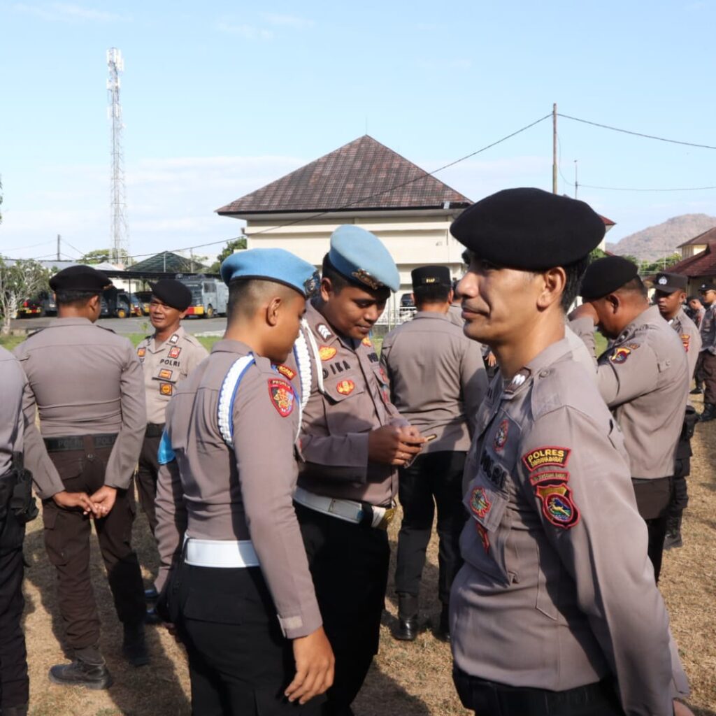 Si Propam Periksa HP Personel Polres Sumbawa Barat, Cegah Judi Online di Lingkungan Kepolisian