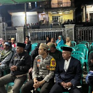 Mendukung Syiar Islam, Bhabinkamtibmas Polsek Donggo Menghadiri Pembukaan STQ Tingkat Desa O,o