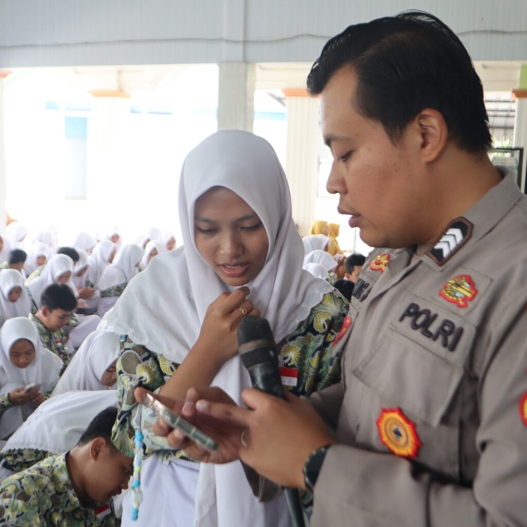 Polresta Tuban Dorong Pelajar SMAN 2 Tuban Bijak dan Cerdas Menggunakan AI