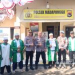 Wujud Kedekatan Polri Dengan Tokoh Agama Polsek Madapangga Kawal Kegiatan Konvoi Syi,ar Khilawatul Muslimin