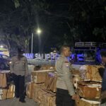 Cegah Gangguan Kamtibmas, Piket Polsek Labuhan Badas Gelar Patroli Blue Light di Permukiman hingga Objek Vital