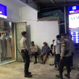 Melalui Patroli KRYD Polsek Woha Cegah Aksi Kriminalitas dan Edukasi Warga Jaga Kondusifitas Kamtibmas