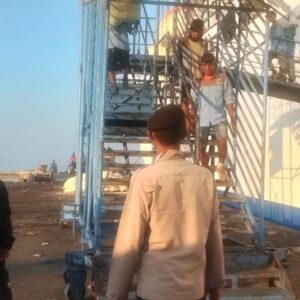 Polsek Kawasan Pelabuhan Laut Bima Amankan Embarkasi dan Debarkasi KM Binaiya