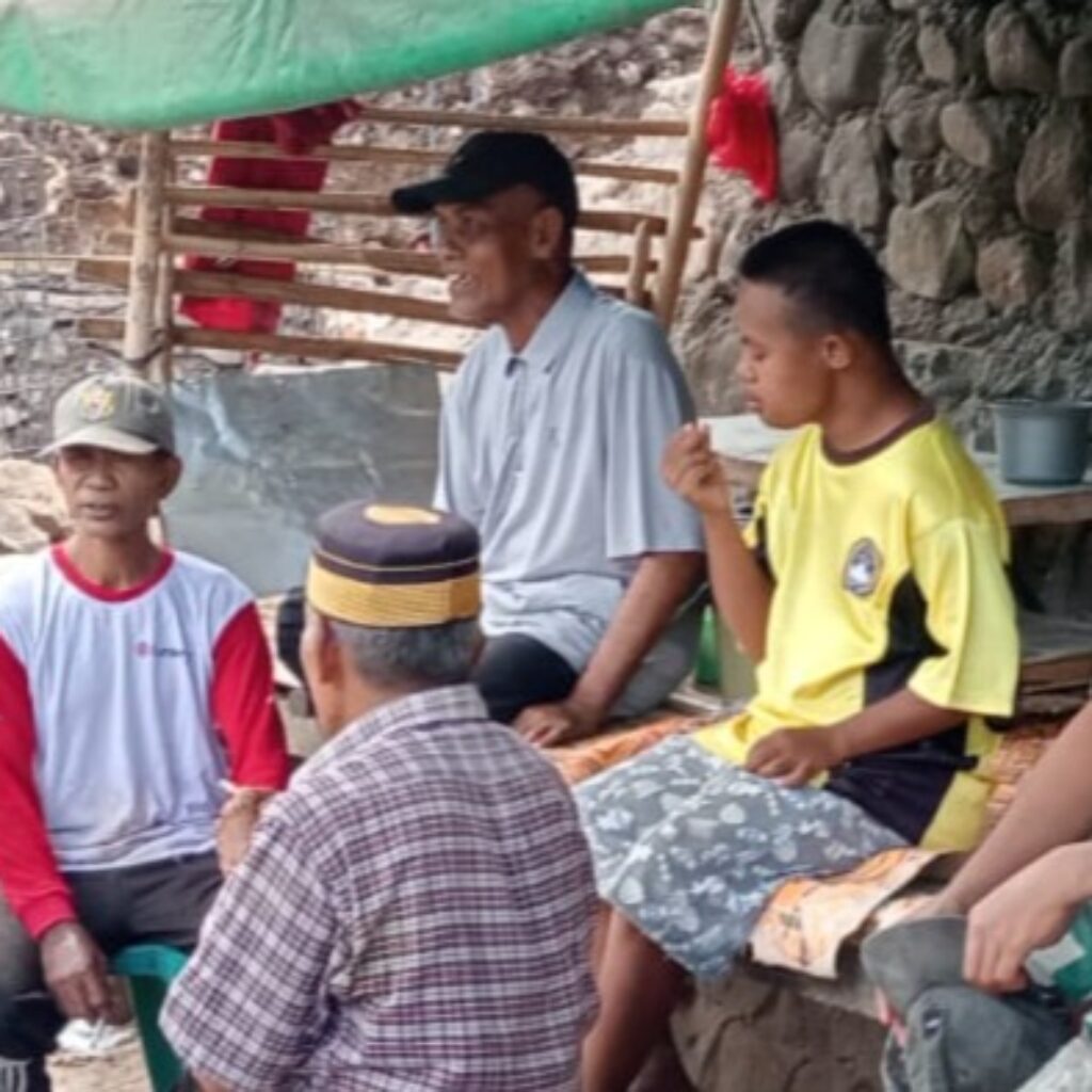 Cegah Kebakaran Rumah, Bhabinkamtibmas Polres Bima Kota Edukasi Warga Kendo