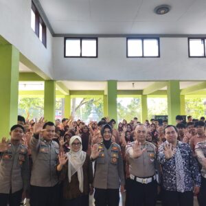 Cetak GenerasiMasa Depan, Polresta Tuban Kenalkan Program AI Kepada Ratusan Pelajar