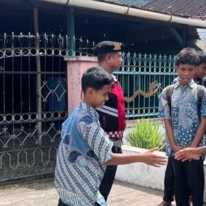 Patroli Dialogis di Meraran, Sat Samapta Polres Sumbawa Barat Ingatkan Pelajar Jauhi Narkoba dan Kenakalan Remaja