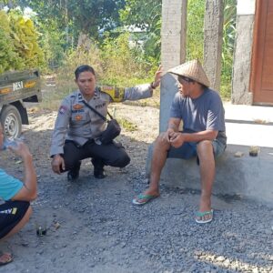 Bhabinkamtibmas Desa Setanggor Sambangi Tokoh Masyarakat, Ajak Dukung Ketahanan Pangan dan Cegah Karhutla