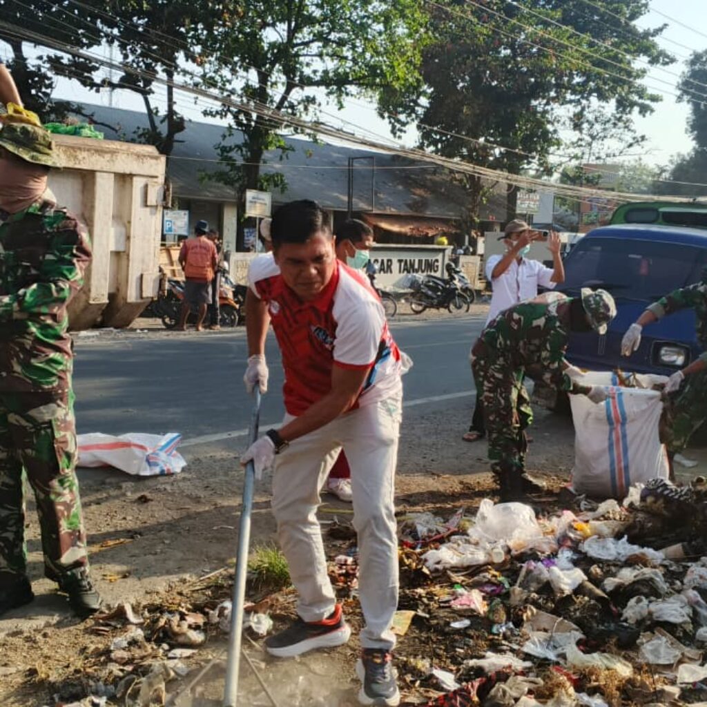 Sinergi Bersihkan Pasar Tanjung, Ciptakan Lingkungan Sehat