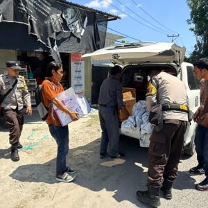 Polsek Labuhan Badas Kawal Ketat Pendistribusian Logistik Surat Suara Pilkades Karang Dima 2026