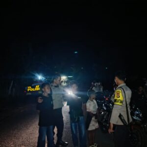 Polsek Langgudu Gelar Patroli Blue Light, Ciptakan Kondisi Kamtibmas Kondusif di Sejumlah Titik Rawan
