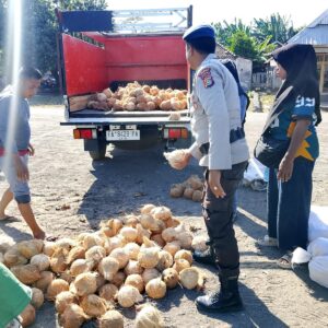 Sat Polairud Polres Dompu Hadir Membantu Warga Pesisir, Sampaikan Pesan Kamtibmas dan Keselamatan Laut
