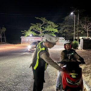 Dengan Pendekatan Humanis, Satlantas Polres Bima Kabupaten Gelar Patroli Malam di Jam Rawan