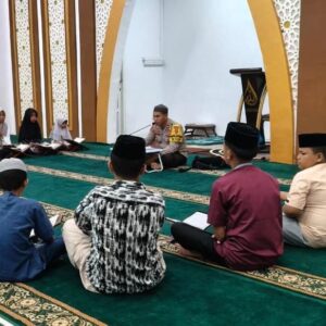 Bina Mental Spiritual Anak-anak, Bhabinkamtibmas Polsek Woha Ikhlas Jadi Guru Ngaji Gratis