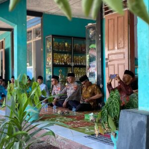 Hadiri Peringatan Maulid Nabi 1448 H di SMPN 1 Tarano, Polsek Empang Perkuat Sinergi dan Imbau Pelajar Jauhi Bullying