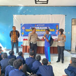 Gelorakan Tertib Berlalu Lintas, Sat Lantas Polres Sumbawa Sambangi Pelajar SMPN 2 Labuhan Badas