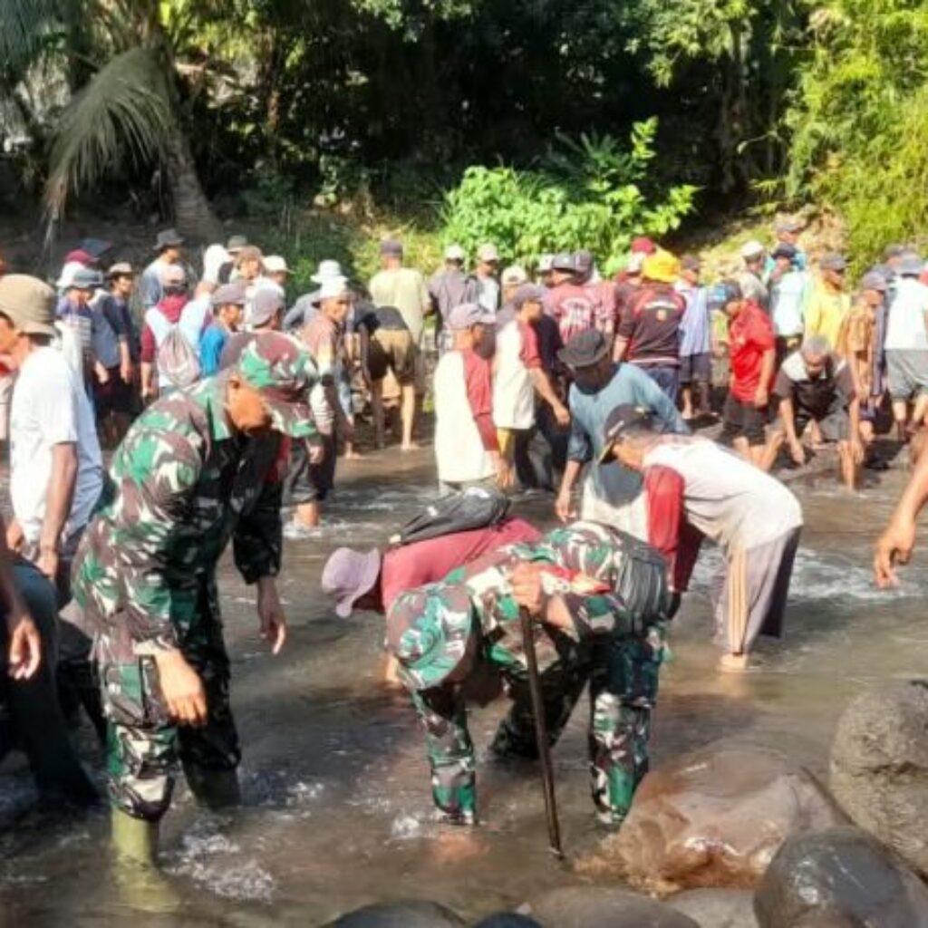 Gotong Royong Bendungan Pekatan Jaga Kelancaran Air Pertanian