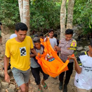 Warga Temukan Mayat Laki-Laki Mengambang di Mata Air Oi Kampasi Manggelewa