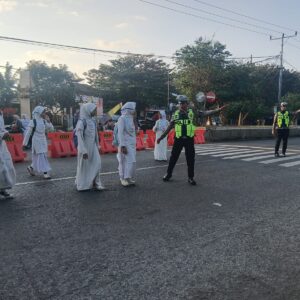 Polsek Rasanae Barat Gelar Strong Point Pagi, Perlancar Arus Lalu Lintas di Jam Rawan