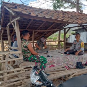 Bhabinkamtibmas Desa Lepadi Imbau Warga Cegah Karhutla dan Dukung Ketahanan Pangan