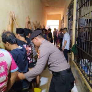 Sat Tahti Polres Bima Kota Laksanakan Pemeriksaan Rutin Ruang Tahanan, Antisipasi Barang Terlarang