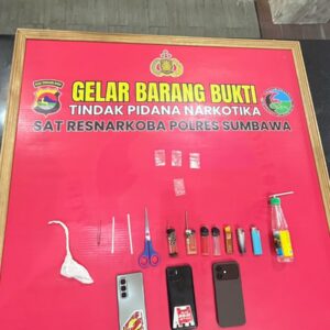 Gerebek Rumah di Lempeh, Sat Resnarkoba Polres Sumbawa Tangkap Tiga Pria Beserta 1,30 Gram Sabu