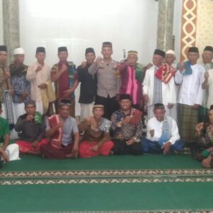 Bhabinkamtibmas Polsek Woha Sampaikan Pesan Kamtibmas Diatas Mimbar Masjid Dengan Menjadi Khatib Sholat Jumat