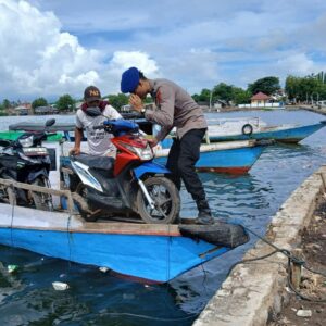 Melalui Patroli Perairan, Satpolairud Polres Bima Kabupaten Pantau Aktivitas Warga Pesisir dan Jalur Pelayaran