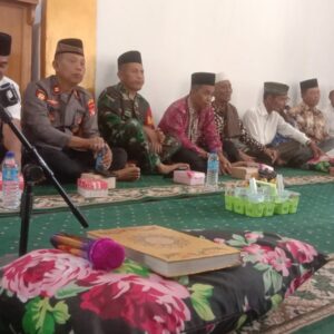 Hadir di Tengah Warga, Polsek Moyo Hulu Ikuti Peringatan Maulid Nabi di Masjid Nurul Iman Desa Leseng