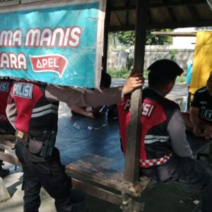 Antisipasi Kejahatan Jalanan, Polres Lombok Barat Gencarkan Patroli Dialogis di Pemukiman