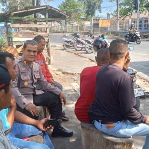 Sat Binmas Polres Dompu Sambangi Warga Sorisakolo dan Manggenae, Sampaikan Himbauan Kamtibmas dan Cegah Karhutla