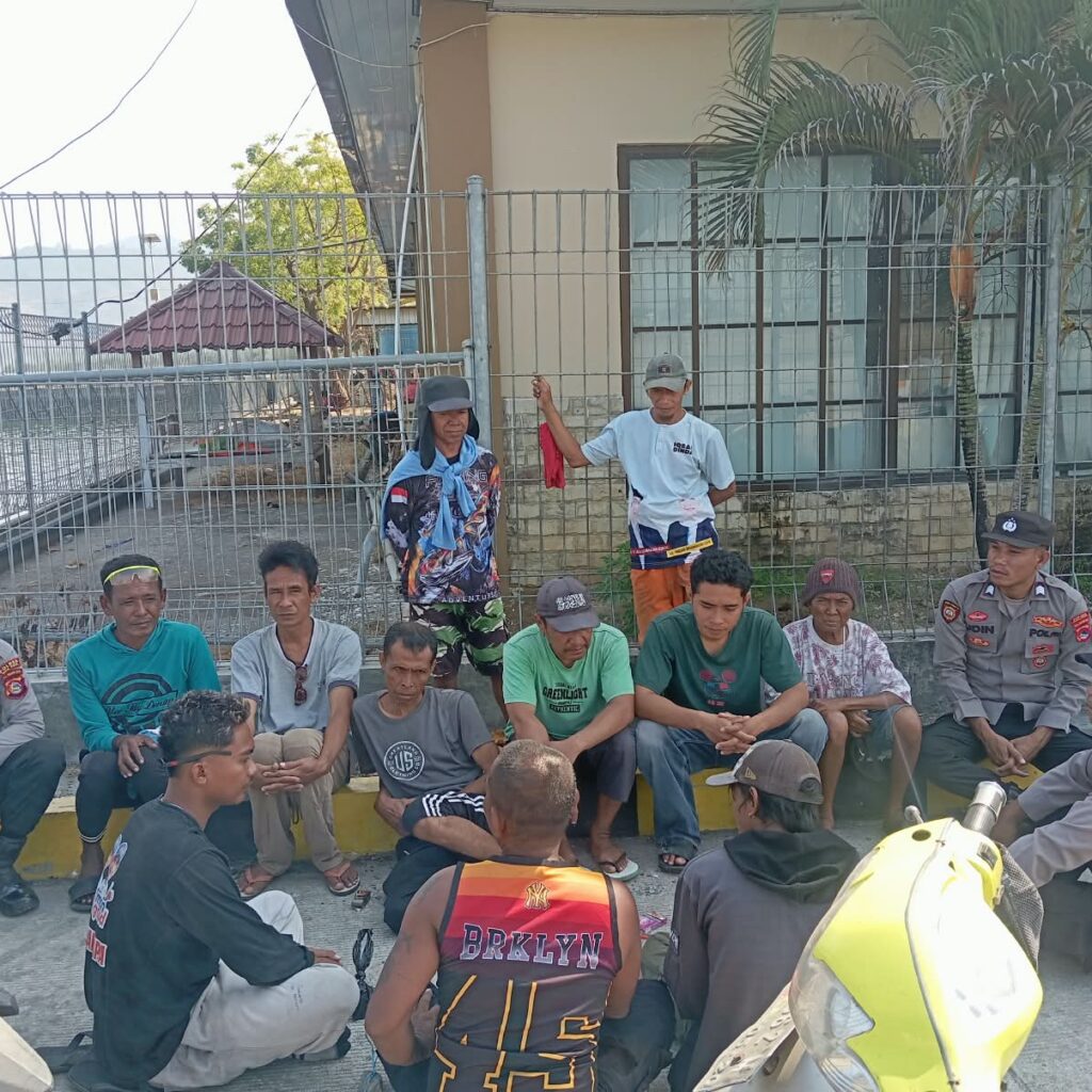 Polsek Kawasan Pelabuhan Laut Bima Gelar Jumat Curhat dan Sosialisasi Layanan Call Center 110