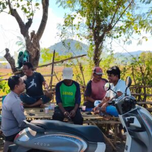 Bhabinkamtibmas Desa Jambu Ajak Warga Cegah Karhutla dan Manfaatkan Lahan Kosong