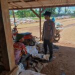 Kawal Program Asta Cita, Polsek Tambakboyo Hadir Dampingi Petani Jemur Hasil Panen Jagung