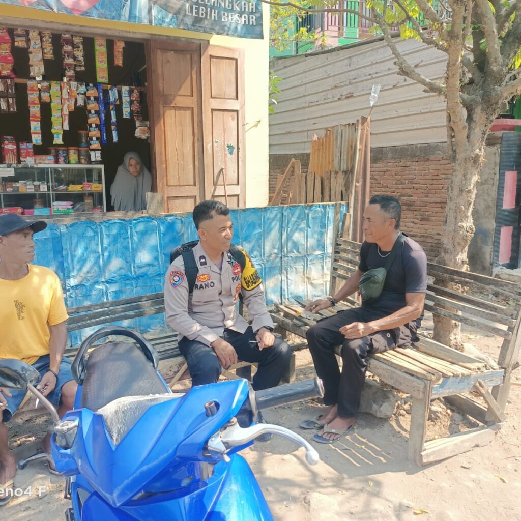 Bhabinkamtibmas Jatibaru Sambangi Warga, Sampaikan Imbauan Pencegahan Karhutla