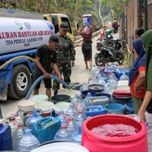 Bersama TDA, LAZISKU NTB dan BPBD, Kodim 1606/Mataram Dukung Penyaluran Air Bersih