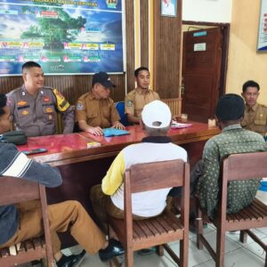 Pererat Silaturahmi Demi Kamtibmas Kondusif, Bhabinkamtibmas Polsubsektor Palibelo Sambangi Kantor Desa Panda