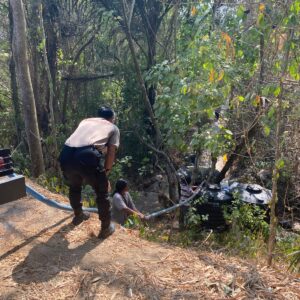 Sat Samapta Polres Lombok Utara Distribusikan Air Bersih untuk Warga Pemenang Timur