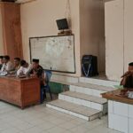 Bhabinkamtibmas Polsek Donggo Monitoring Verifikasi dan Validasi Kelengkapan Administrasi Bakal Calon Kepala Desa