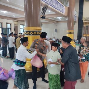Kapolsek Masbagik Hadiri Peringatan Maulid Nabi Muhammad SAW 1448 H di Masjid Nurul Yaqin