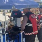 Patroli di Telaga Bertong, Polisi Sapa Pedagang Kopi Keliling Sampaikan Pesan Kamtibmas
